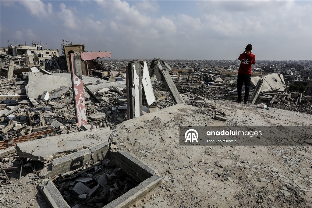 İsrail’in çekildiği el-Ketibe bölgesinde Filistinliler yıkılmış evlerine dönüyor