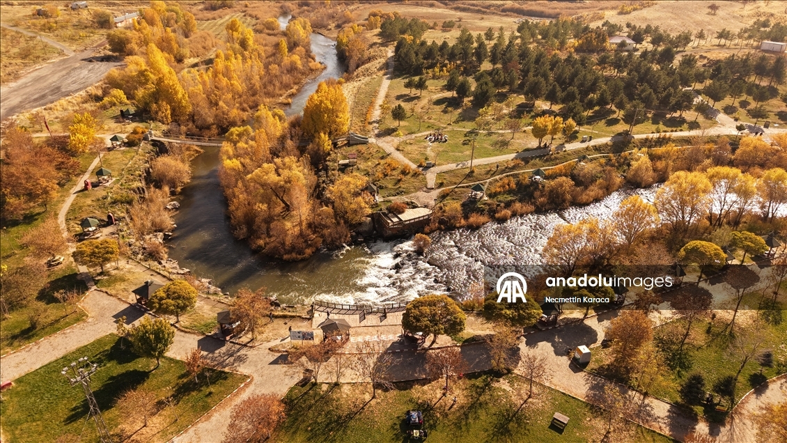 Van'daki İnci Kefali Tabiat Parkı sonbahar renklerine büründü