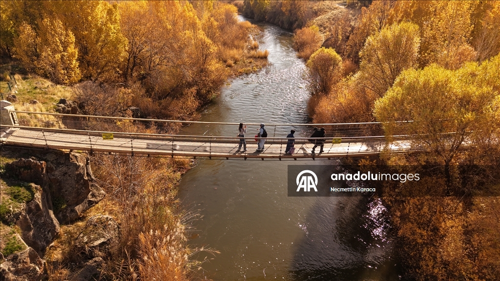 Van'daki İnci Kefali Tabiat Parkı sonbahar renklerine büründü