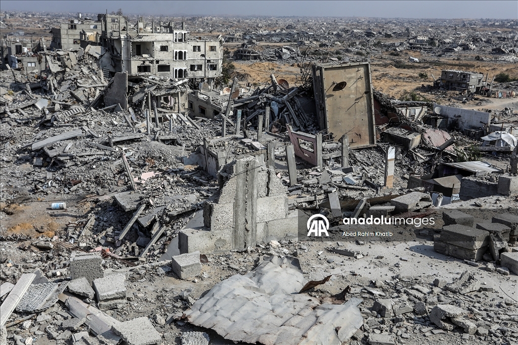 İsrail’in çekildiği el-Ketibe bölgesinde Filistinliler yıkılmış evlerine dönüyor