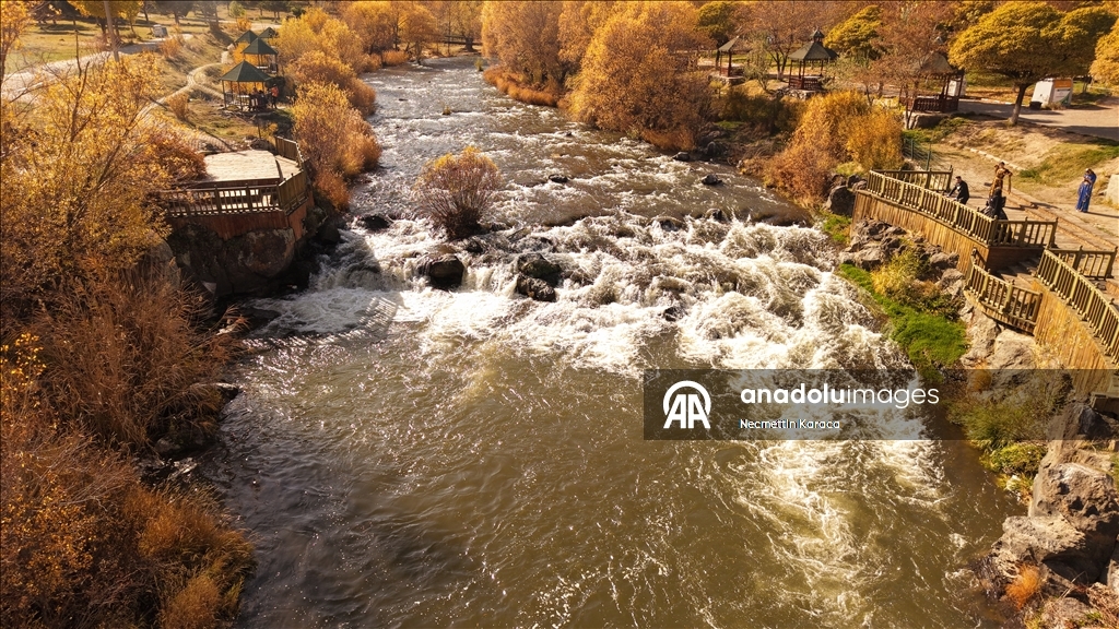 Van'daki İnci Kefali Tabiat Parkı sonbahar renklerine büründü