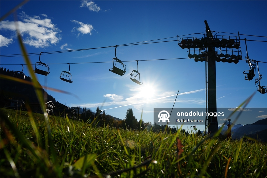 Французский горнолыжный курорт Межева пытается сохранить свою привлекательность на фоне проблем с изменением климата