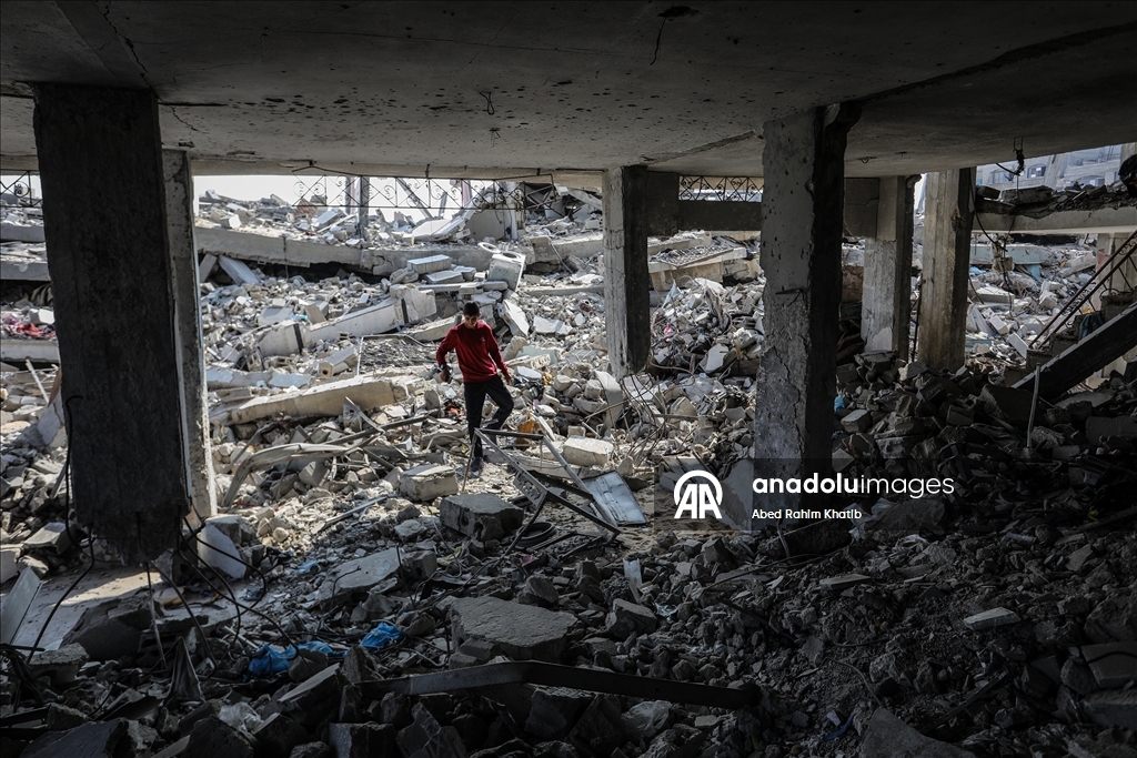 İsrail’in çekildiği el-Ketibe bölgesinde Filistinliler yıkılmış evlerine dönüyor