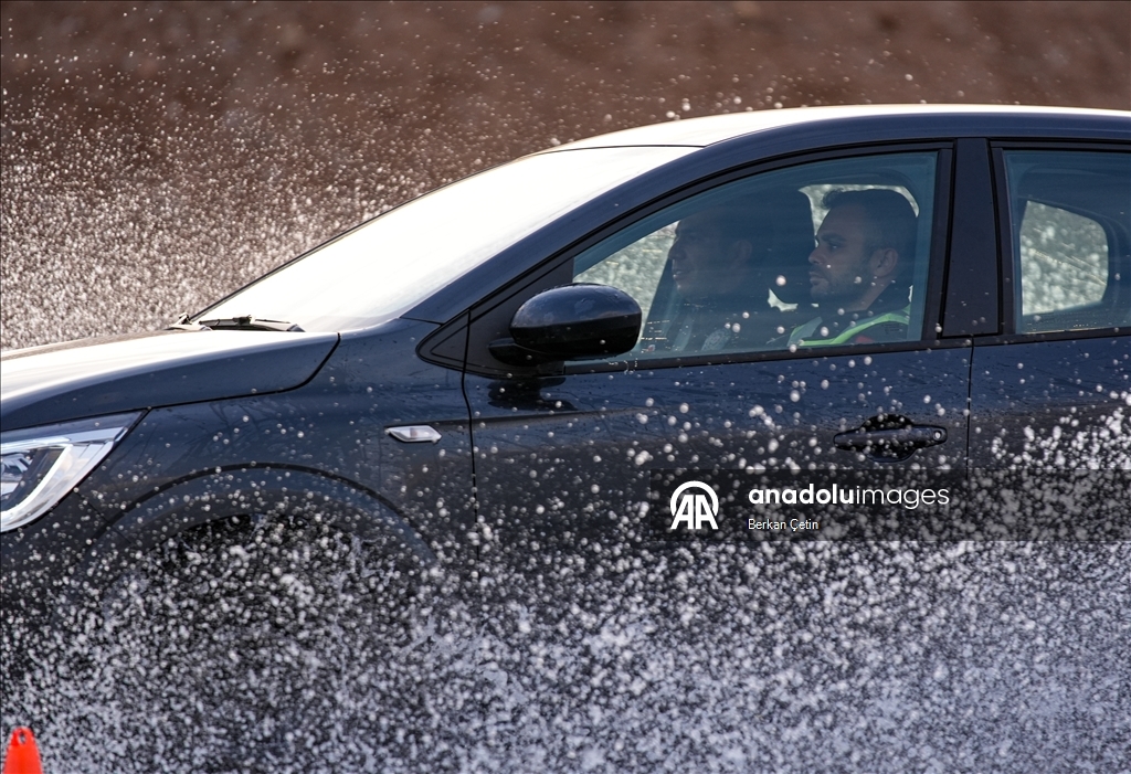 AA'nın savaş muhabirliği eğitimi gazetecileri zorlu koşullara hazırlıyor