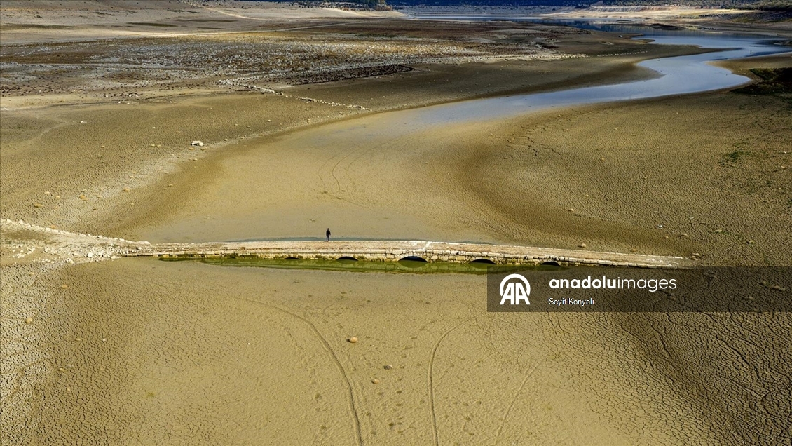 Apa Barajı’nda sular çekildi, 600 yıllık Osmanlı köprüsü yeniden gün yüzüne çıktı