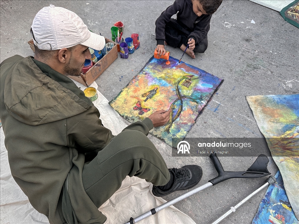 İsrail saldırısında bir bacağını kaybeden Filistini Cihad, sanatını icra etmeye devam ediyor