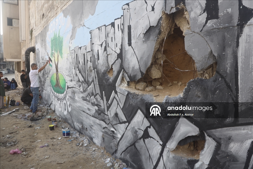 Filistinli ressamlar, Gazze'deki ekolojik kırıma dikkat çekmek için grafiti çizdi 