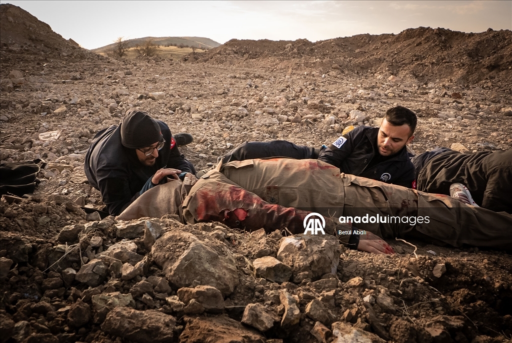 AA'nın savaş muhabirliği eğitimi gazetecileri zorlu koşullara hazırlıyor