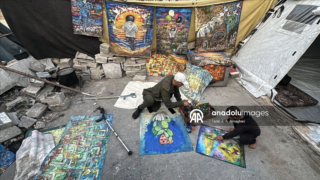 İsrail saldırısında bir bacağını kaybeden Filistini Cihad, sanatını icra etmeye devam ediyor