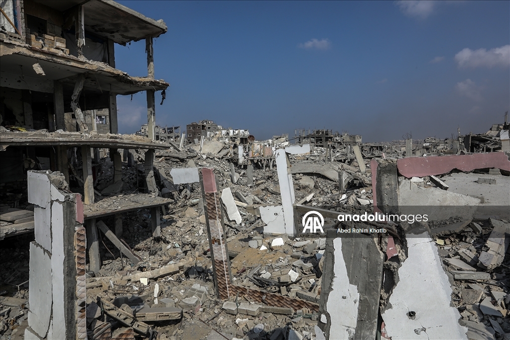 İsrail’in çekildiği el-Ketibe bölgesinde Filistinliler yıkılmış evlerine dönüyor