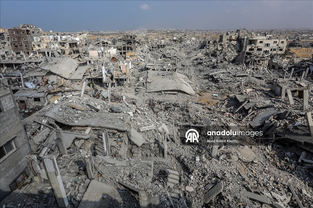 İsrail’in çekildiği el-Ketibe bölgesinde Filistinliler yıkılmış evlerine dönüyor