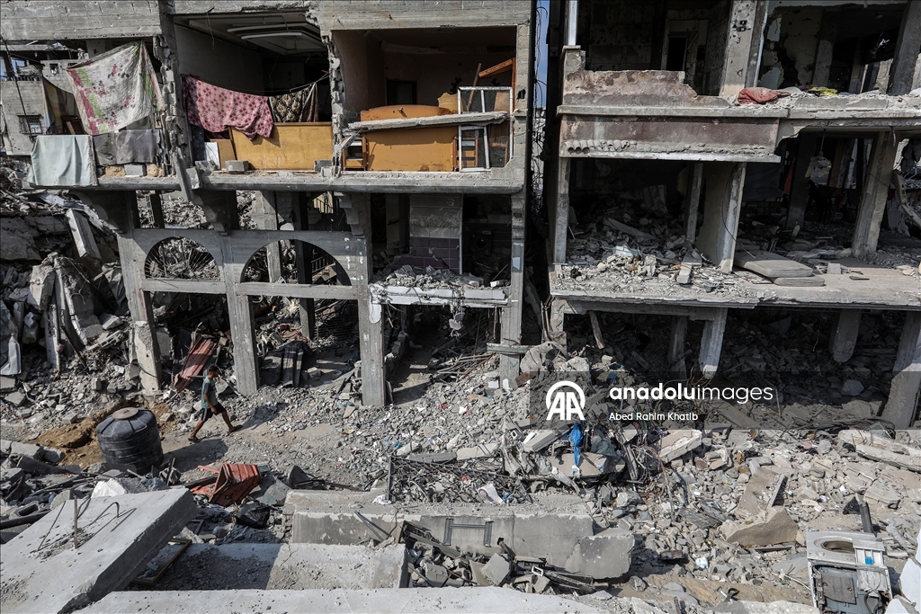 İsrail’in çekildiği el-Ketibe bölgesinde Filistinliler yıkılmış evlerine dönüyor