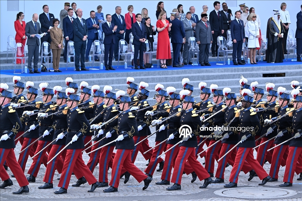 France : la fête nationale du 14 juillet célébrée par un défilé militaire à Paris
