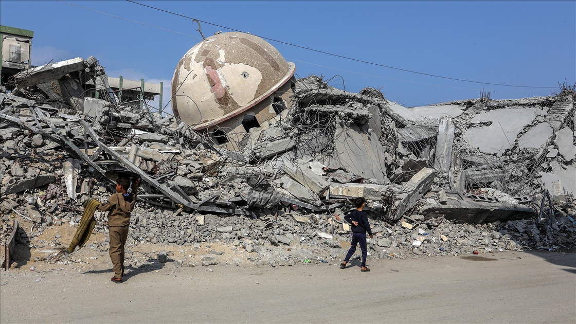 İsrail’in çekildiği el-Ketibe bölgesinde Filistinliler yıkılmış evlerine dönüyor