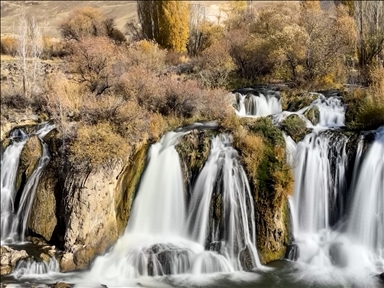 Avgura Muradiyeyê bi rengên payîzê xemilî
