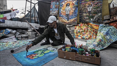 İsrail saldırısında bir bacağını kaybeden Filistini Cihad, sanatını icra etmeye devam ediyor