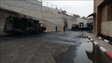 Filistin topraklarını gasbeden İsrailliler Batı Şeria'da Filistinlilerin araçlarını kundakladı