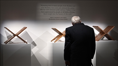 İslam sanatının mirasını yansıtan eserler, Londra'daki dünyaca ünlü müzayede evinde sergileniyor