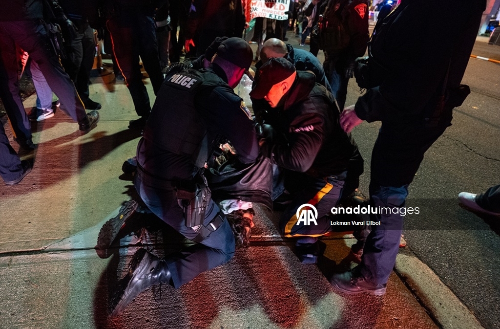 ABD'de eski İsrail Savunma Bakanı Gallant'ın konuşmasını protesto edenlere polis müdahale etti