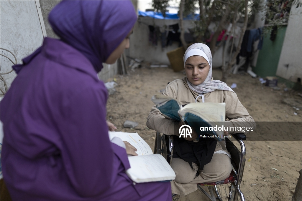 16-летняя палестинка из Газы потеряла семью и обе ноги в результате удара Израиля