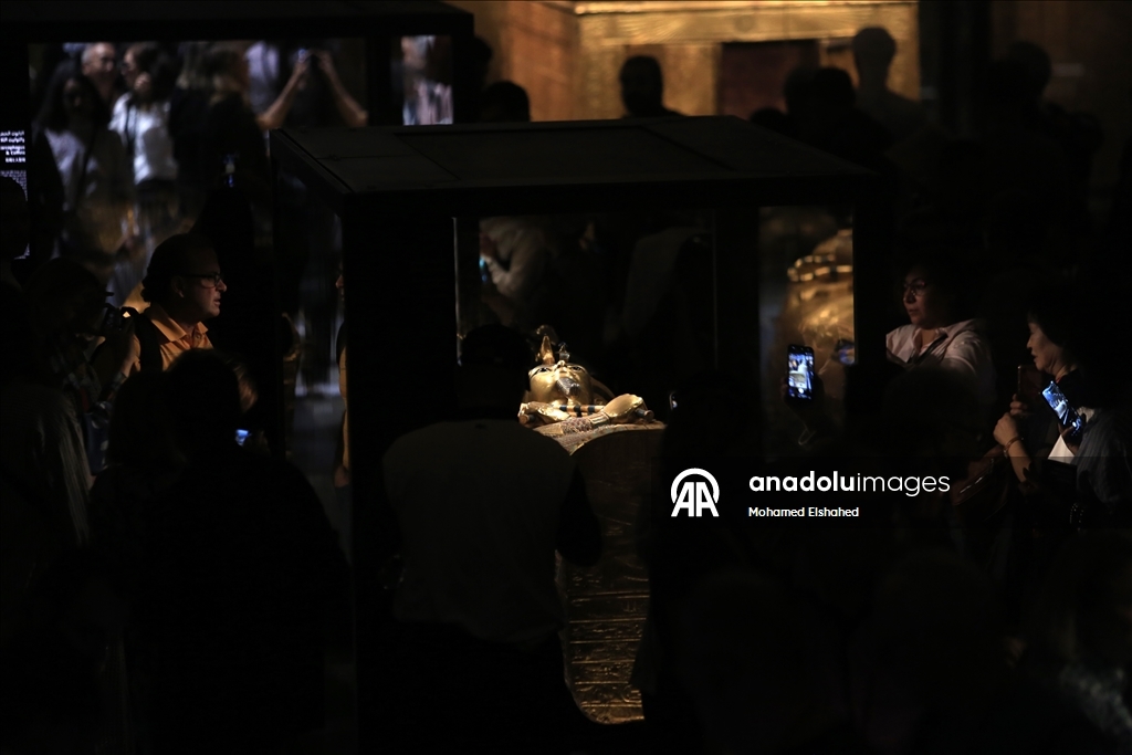 Большой Египетский музей с артефактами времен знаменитых фараонов Древнего Египта