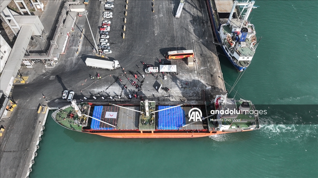 انطلاق سفينة تركية تحمل 800 طن من المساعدات الإنسانية لأجل غزة