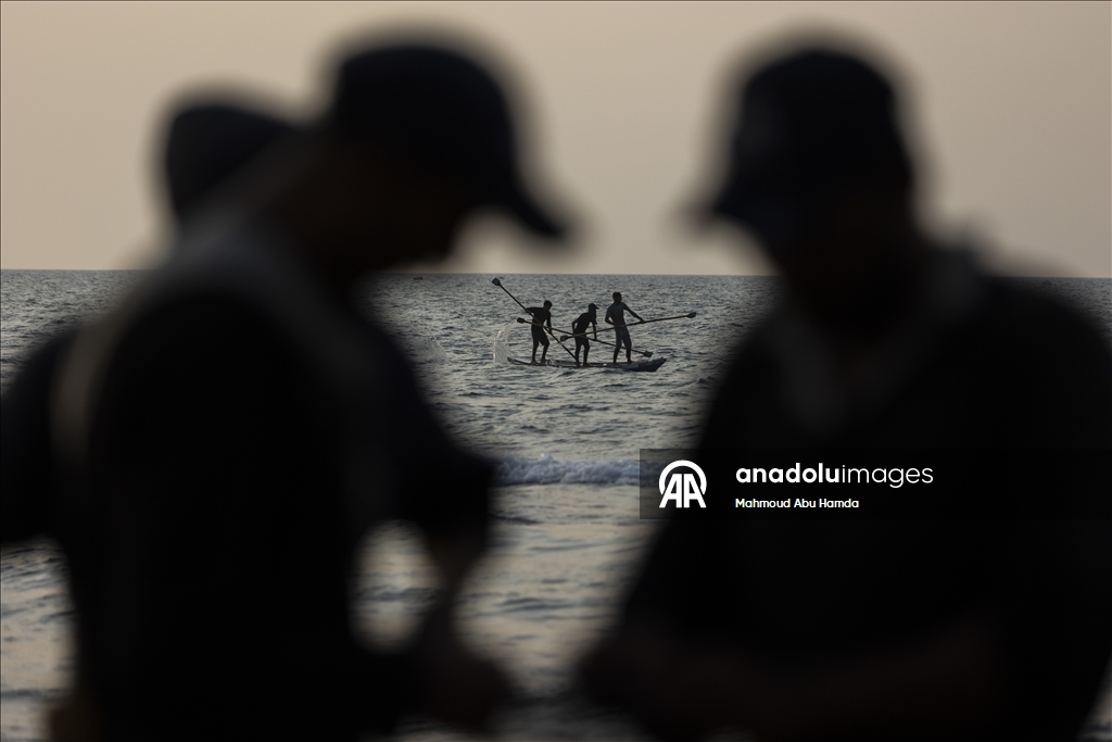 Палестинские рыбаки в лагере беженцев Нусейрат