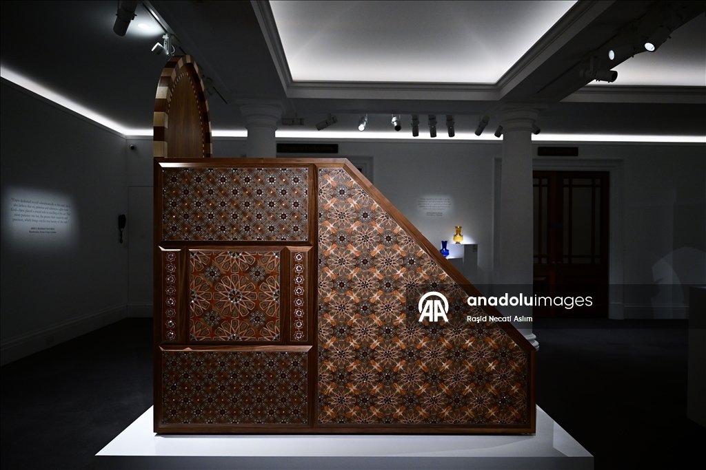 مؤسسة "جبل الفيروز" البريطانية تجمع رواد الفن الإسلامي في لندن