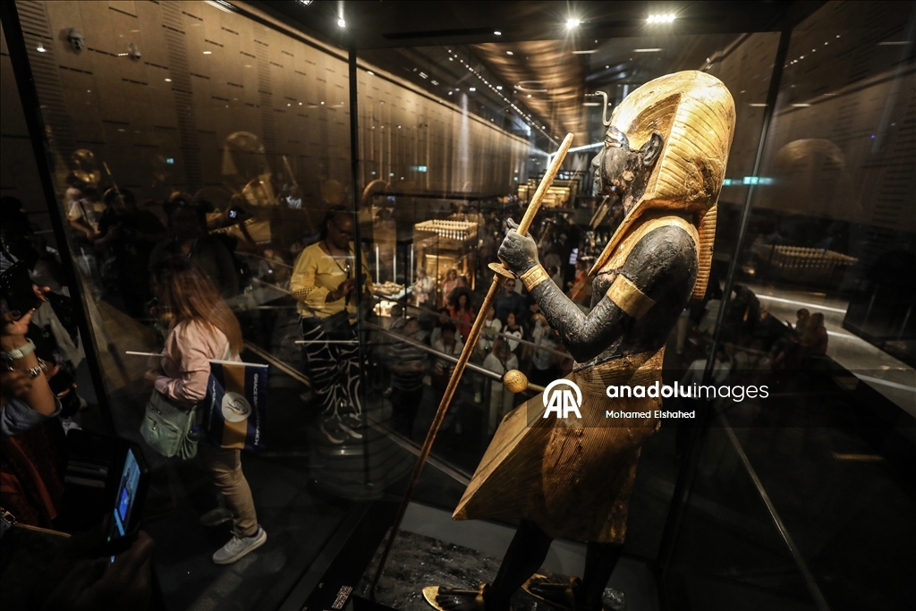 Большой Египетский музей с артефактами времен знаменитых фараонов Древнего Египта