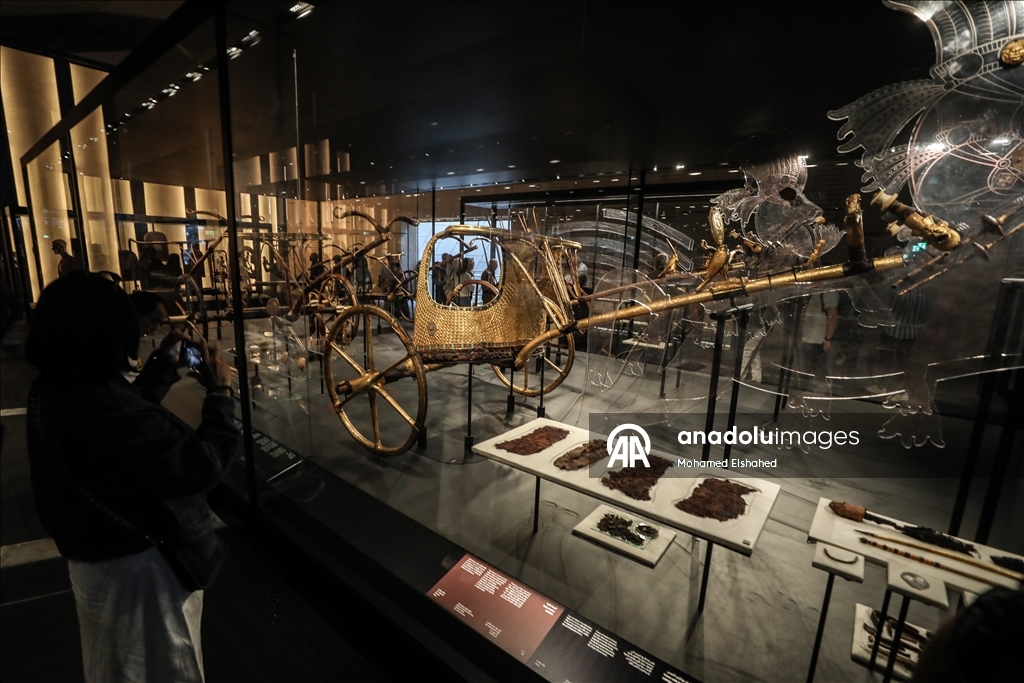 Большой Египетский музей с артефактами времен знаменитых фараонов Древнего Египта