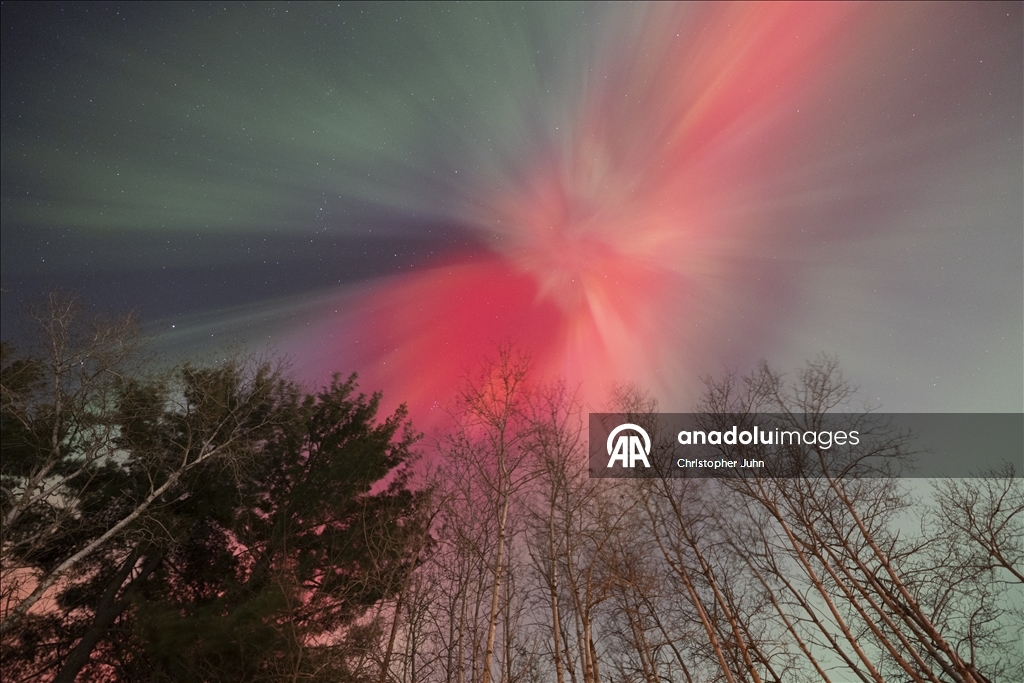 Güneş patlamaları sonrası "kuzey ışıkları" ABD semalarını renklendirdi 