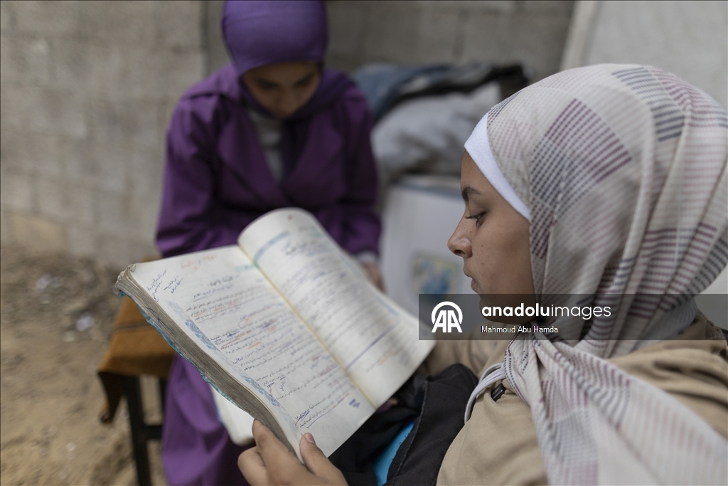 16-летняя палестинка из Газы потеряла семью и обе ноги в результате удара Израиля