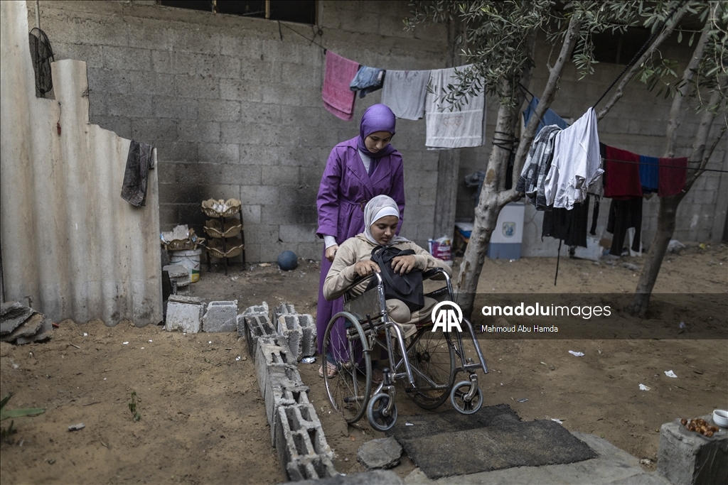 16-летняя палестинка из Газы потеряла семью и обе ноги в результате удара Израиля