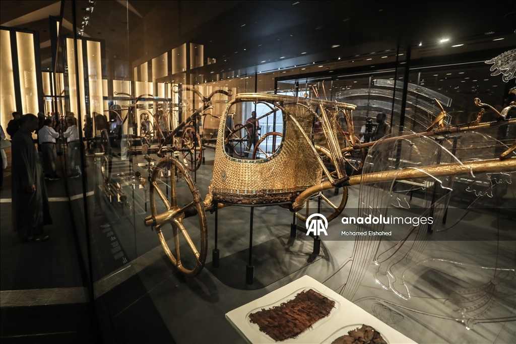 Большой Египетский музей с артефактами времен знаменитых фараонов Древнего Египта