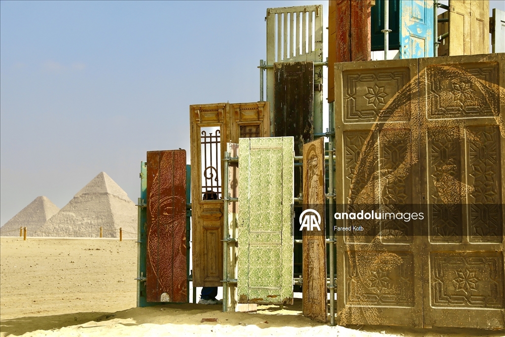 Gize Piramitlerinde Çağdaş Sanat Sergisi