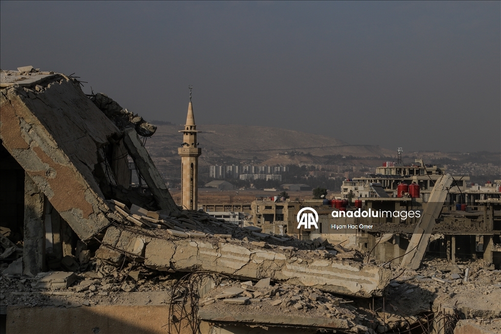 Suriye'deki Daraya kenti devrik Esed rejimi saldırılarının izlerini taşıyor