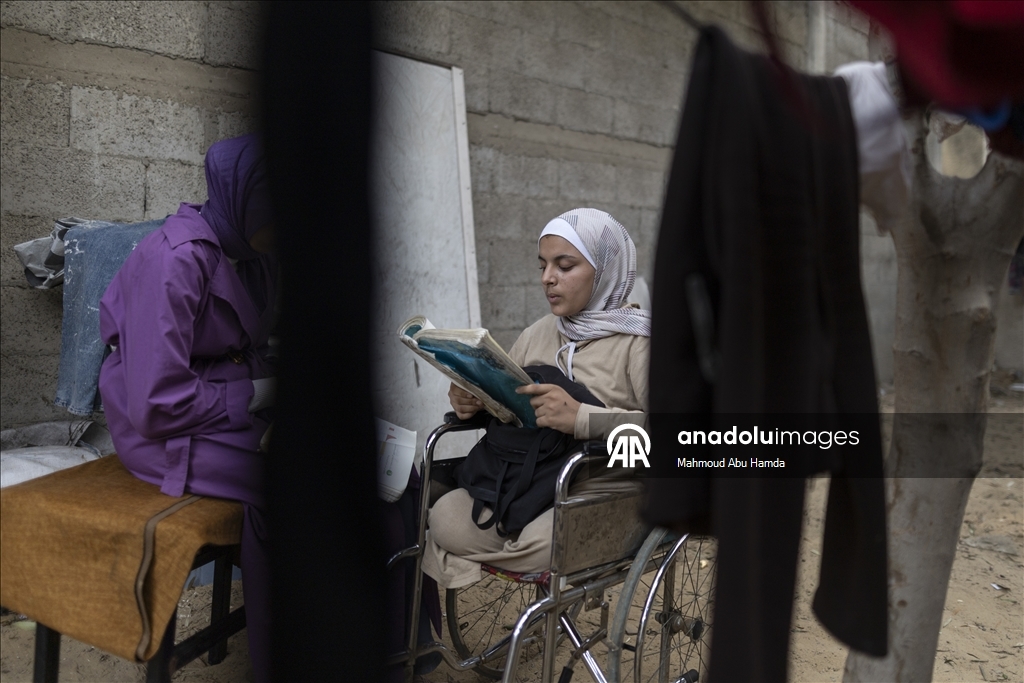 16-летняя палестинка из Газы потеряла семью и обе ноги в результате удара Израиля