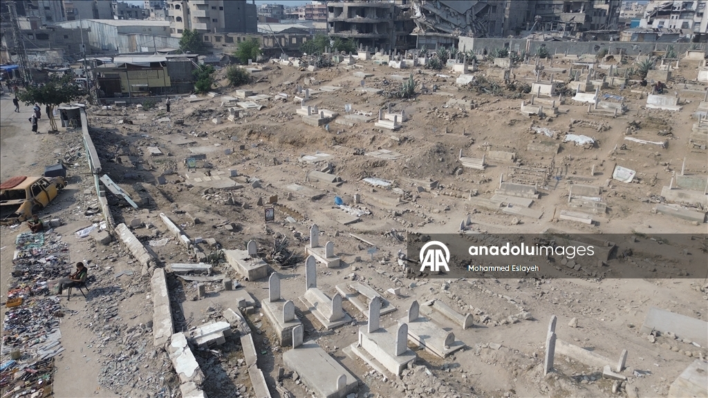 Eski Gazze Mezarlığı İsrail saldırılarının izlerini taşıyor