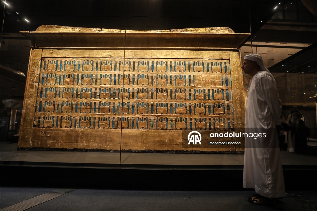 Большой Египетский музей с артефактами времен знаменитых фараонов Древнего Египта
