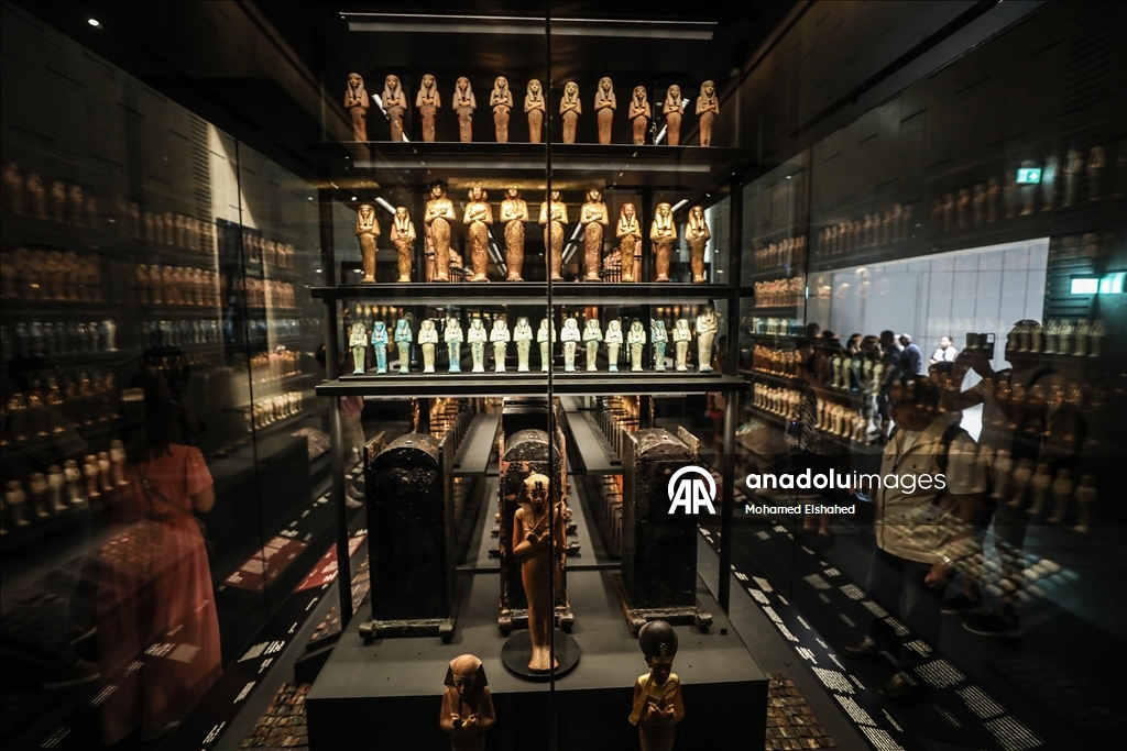 Большой Египетский музей с артефактами времен знаменитых фараонов Древнего Египта