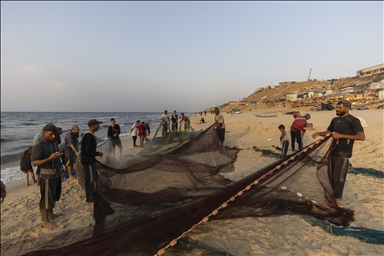 Палестинские рыбаки в лагере беженцев Нусейрат