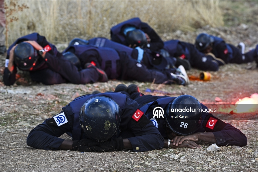 AA'nın savaş muhabirliği eğitiminde "patlayıcılar ve tehlikeli alanlar" dersi verildi
