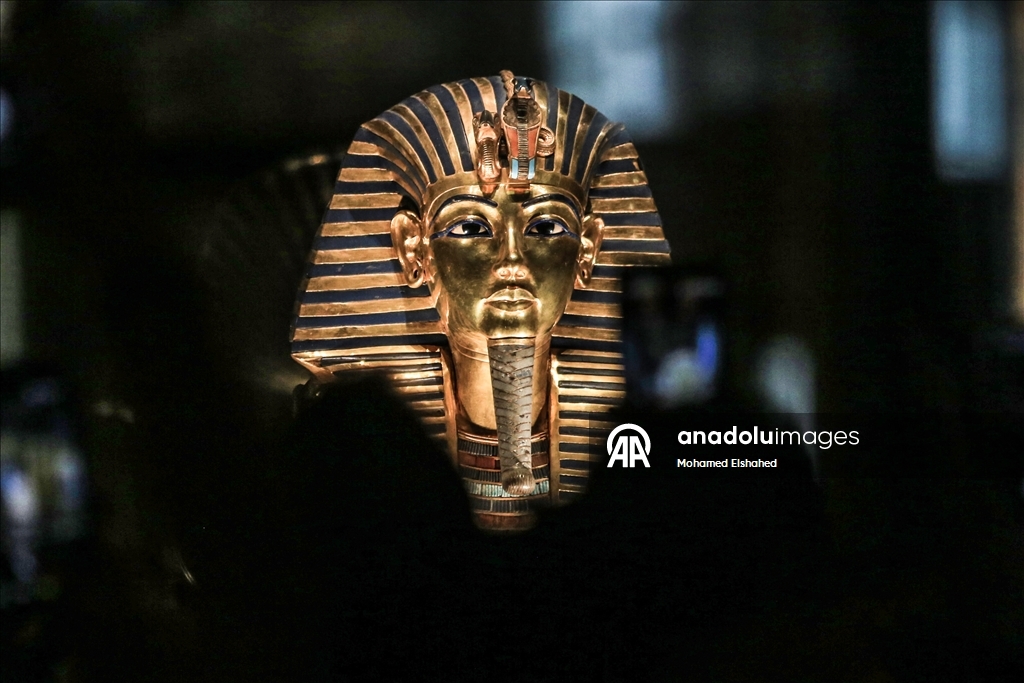 Большой Египетский музей представил золотой саркофаг Тутанхамона