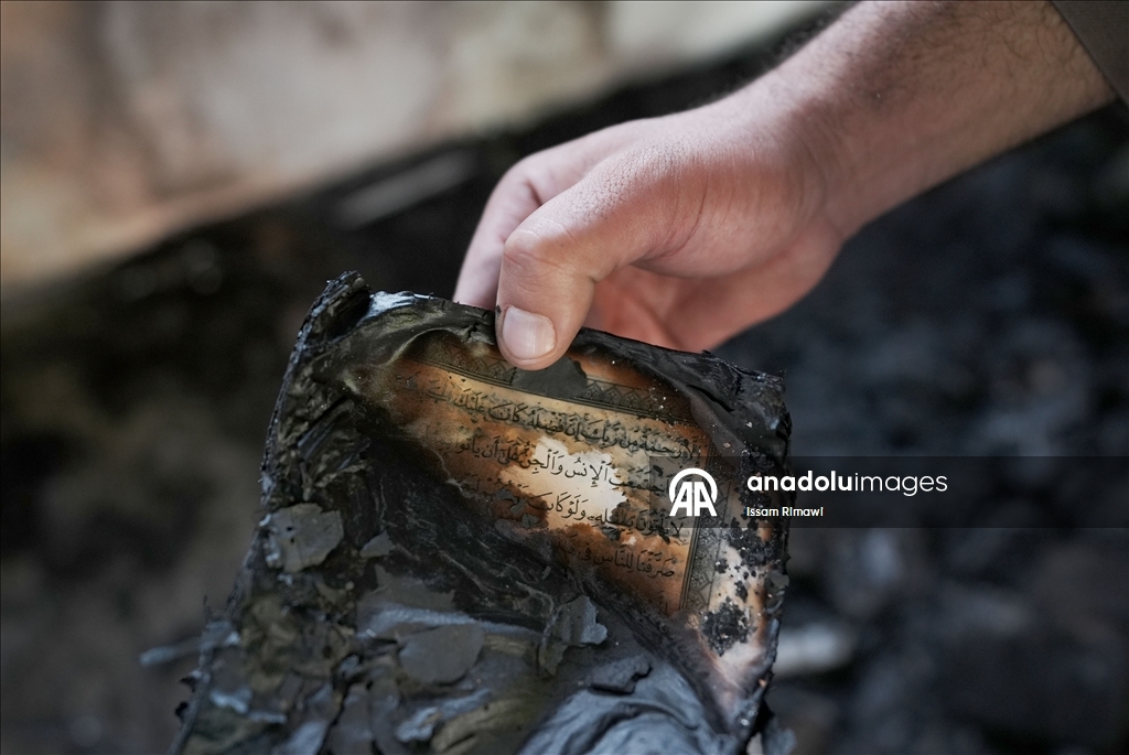 Израильские поселенцы осквернили и подожгли мечеть на Западном берегу