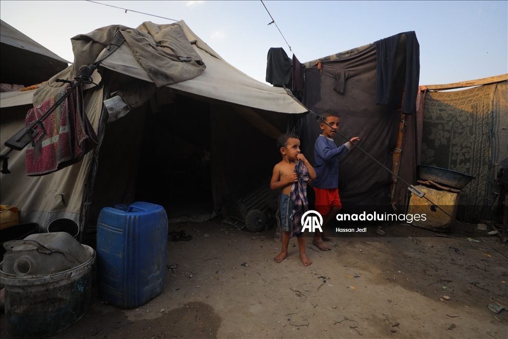 В Газе перемещенные семьи встретят зиму в изношенных палатках
