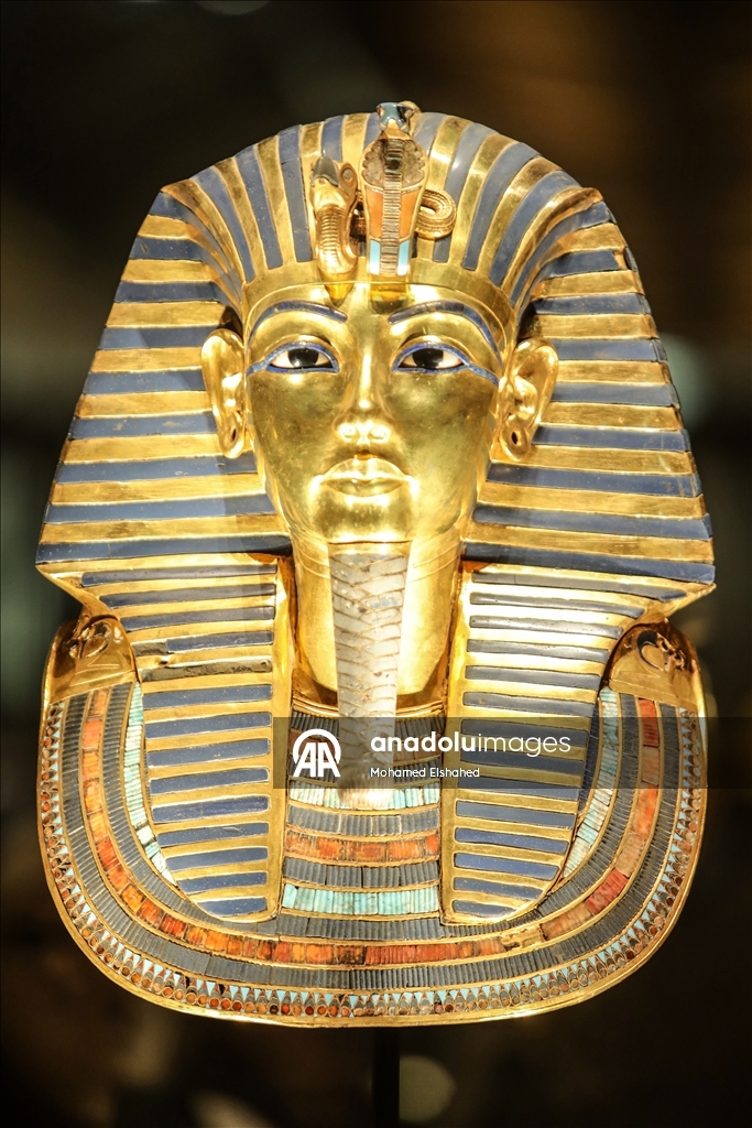 Большой Египетский музей представил золотой саркофаг Тутанхамона