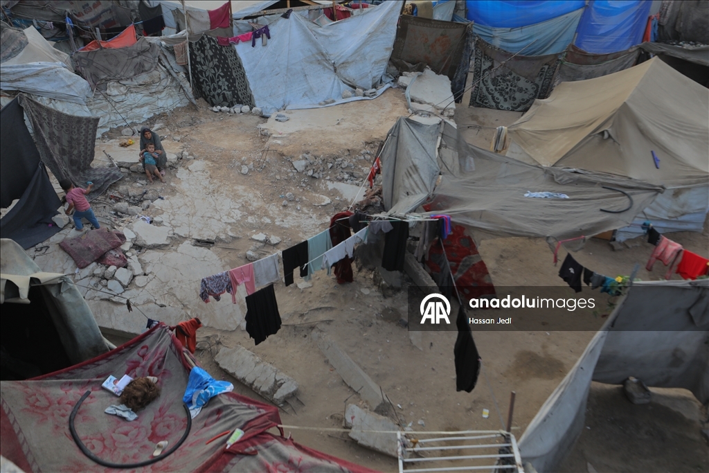 В Газе перемещенные семьи встретят зиму в изношенных палатках