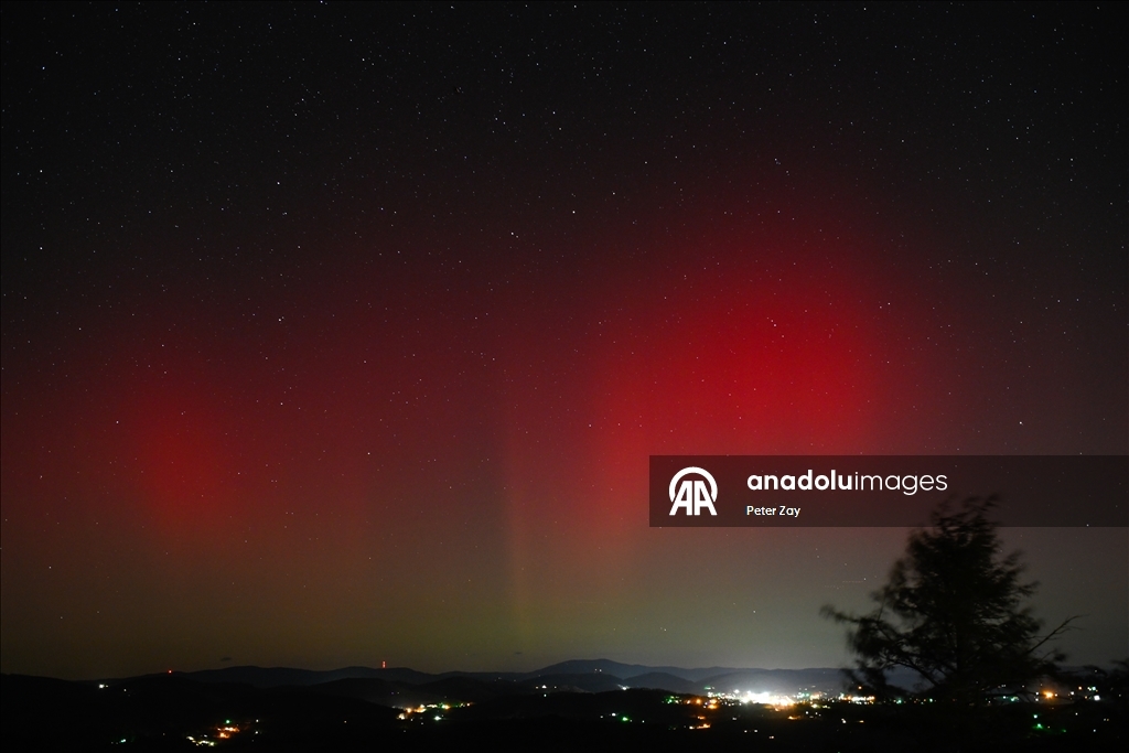 Северное сияние окрасило небо над США