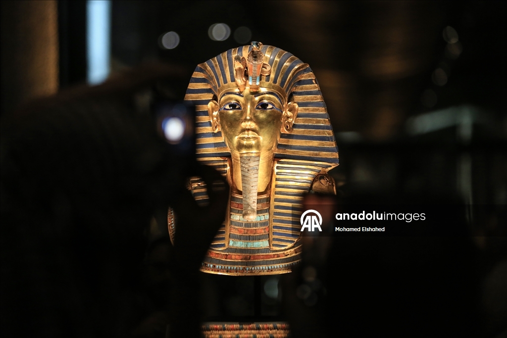 Большой Египетский музей представил золотой саркофаг Тутанхамона