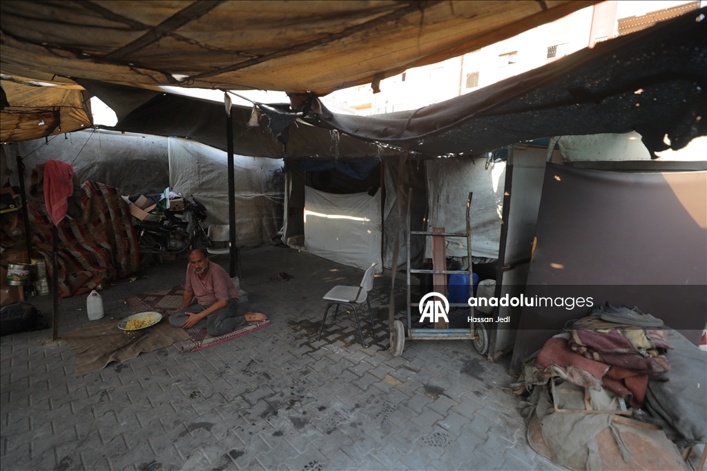 В Газе перемещенные семьи встретят зиму в изношенных палатках